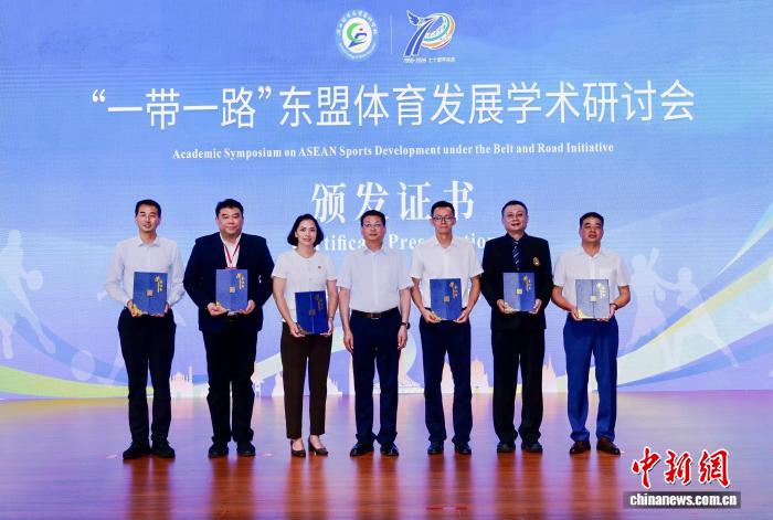 深入解析：最新足球赛事战术与球员表现 - 九游fengchen