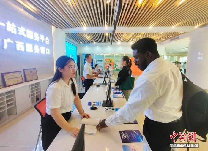 深入解析：最新足球赛事战术与球员表现 - 九游fengchen