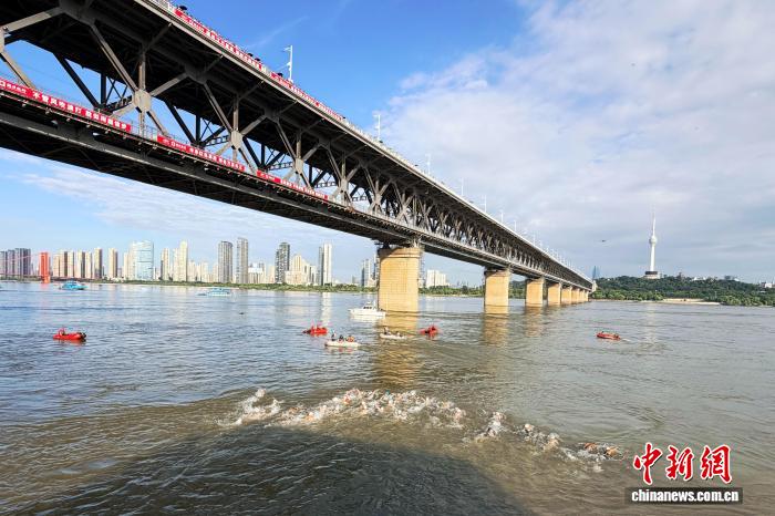 深入解析：最新足球赛事战术与球员表现 - 九游fengchen